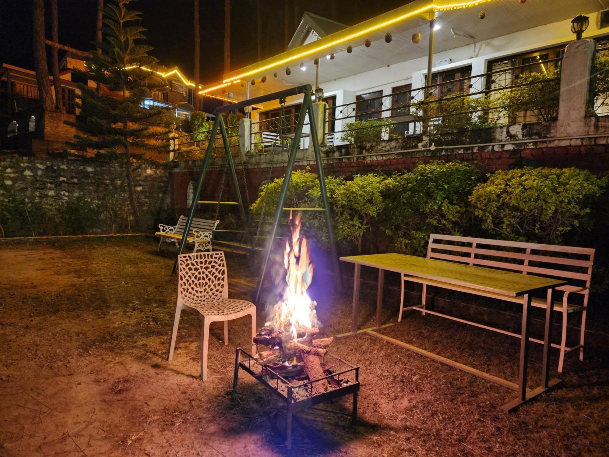 Pine Valley Resort Kasauli Eksteriør bilde