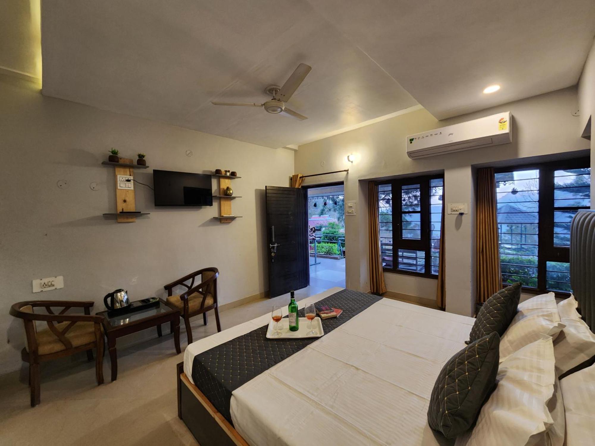 Pine Valley Resort Kasauli Eksteriør bilde
