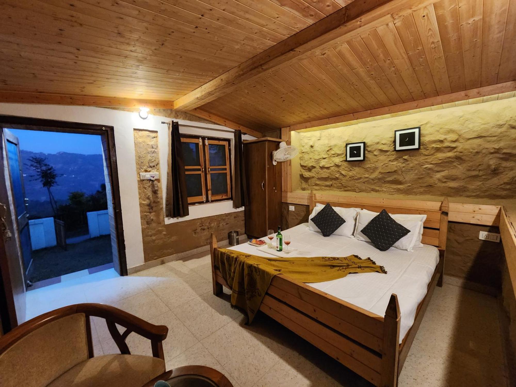 Pine Valley Resort Kasauli Eksteriør bilde